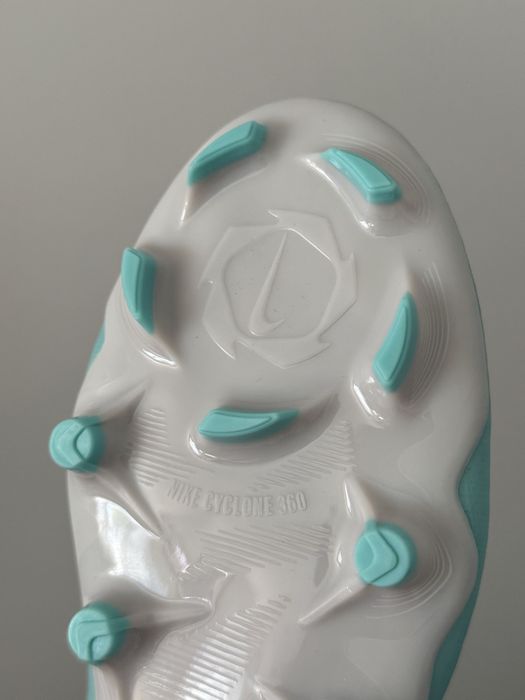 НОВО Nike Phantom 42.5 Бутонки