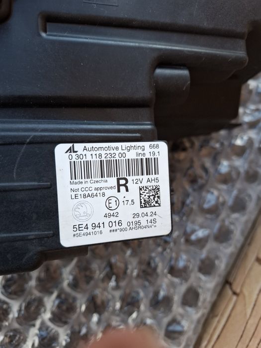 Оригинален фар ШКОДА ОКТАВИЯ 4