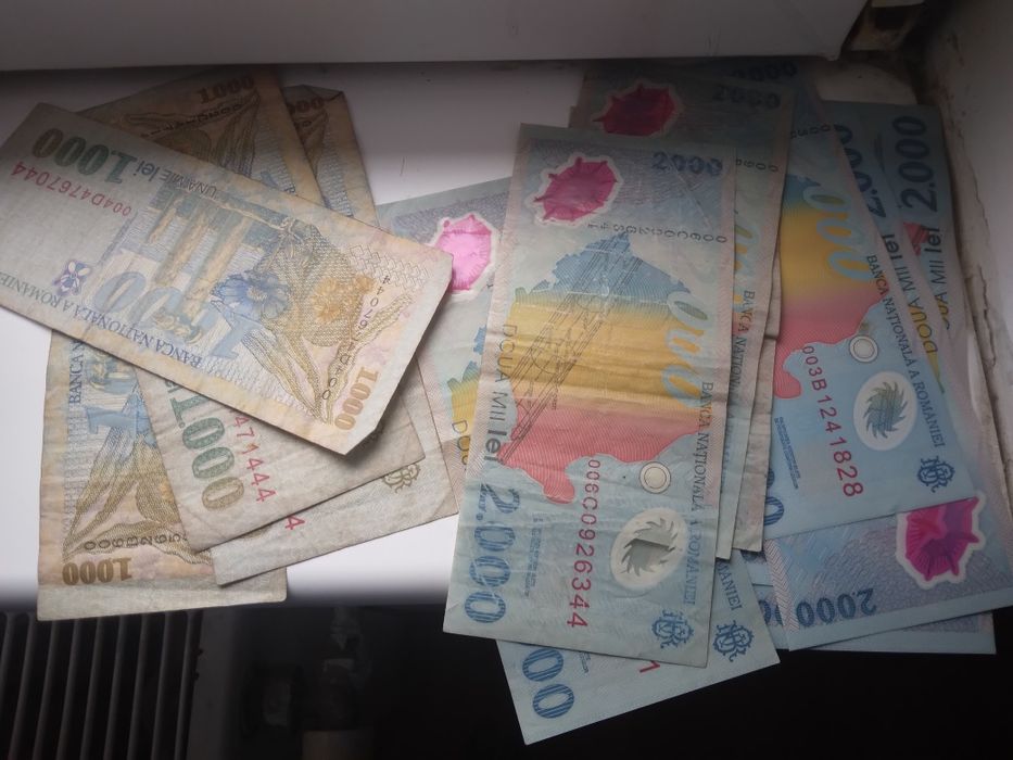 Bancnote de 1000 de lei și 2000 lei