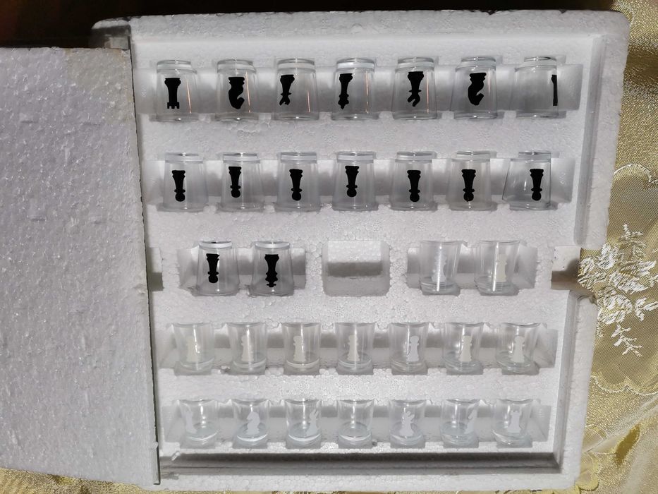 Игра - шах с шотове