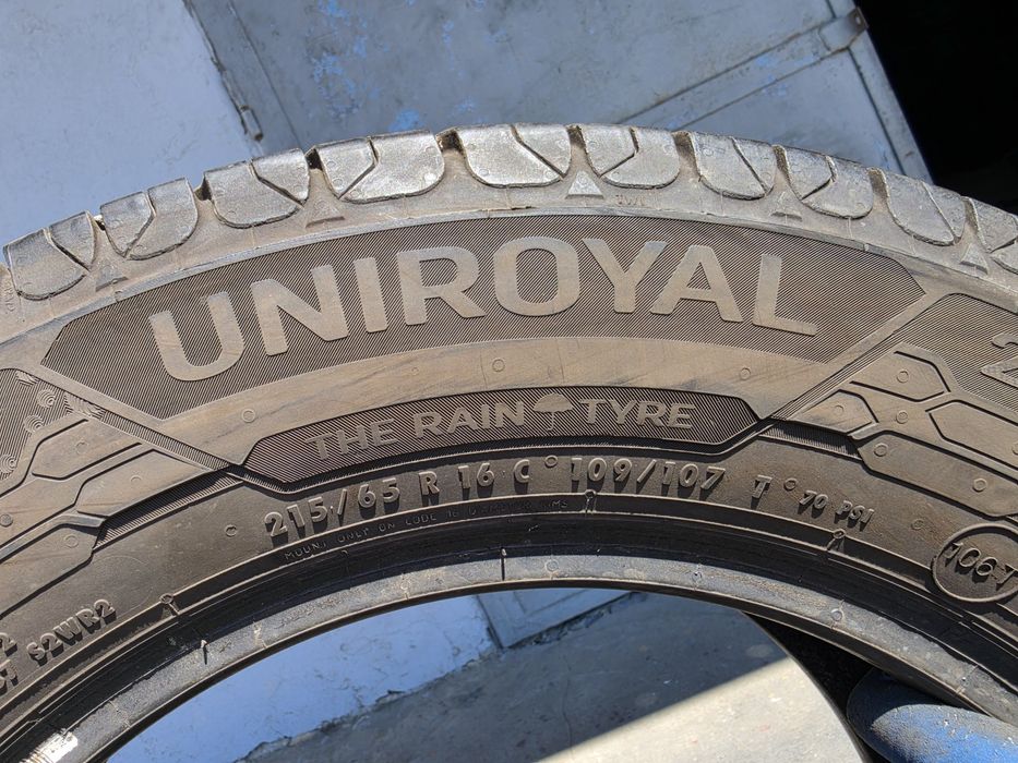 2 бр. летни гуми за бус  215/65/16C Uniroyal 7+ mm DOT 0920
