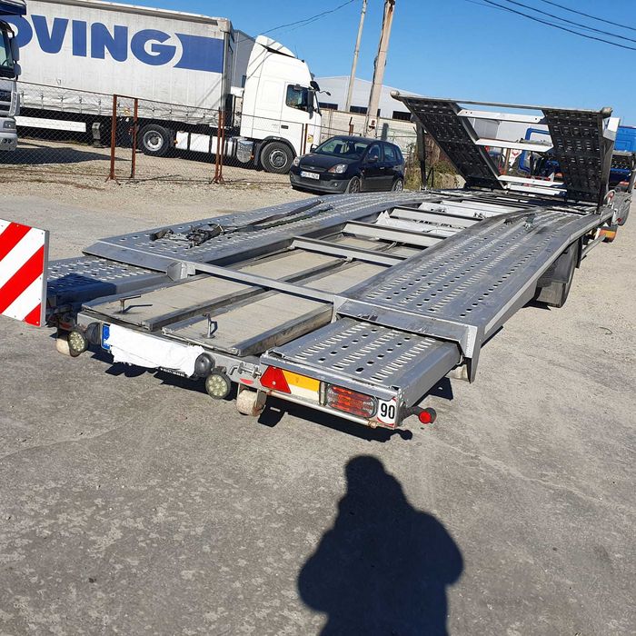 Transportor auto Mercedes Atego cu structura transport auto