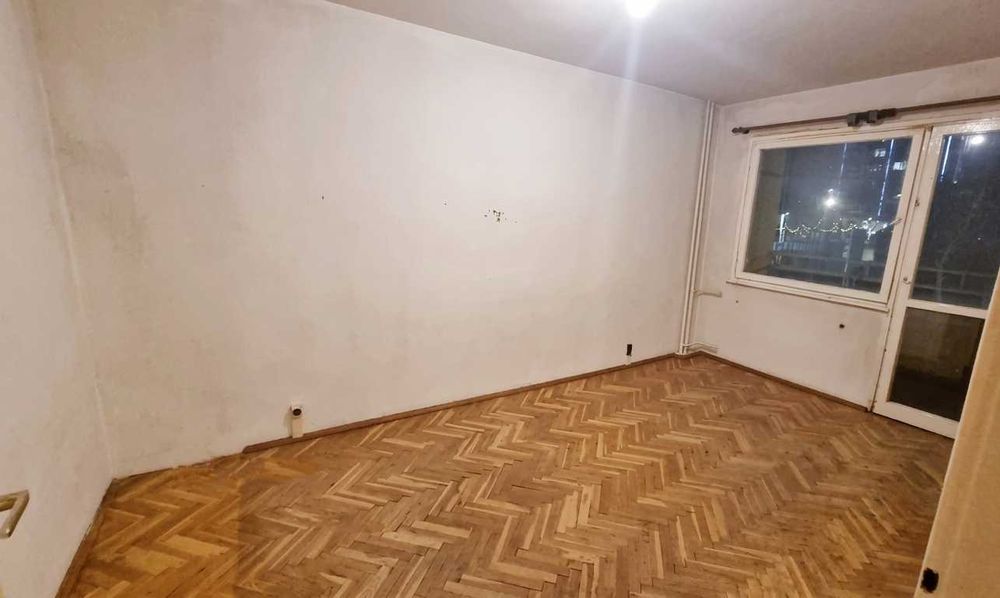 Продавам 3-стаен апартамент с възможност за преустройство в 4-стаен!