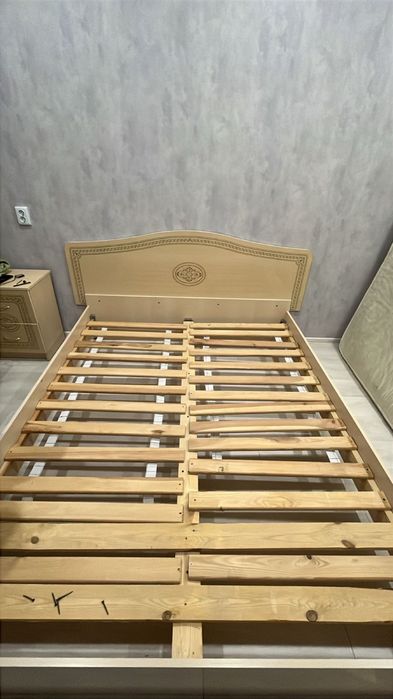 Продам кровать двухспалтная