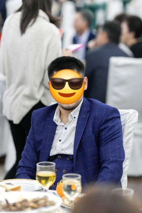 Продам костюм тройку