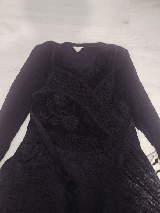Rochie neagră din dantelă cu motive florale și detalii brodate, mărimea [M/L]