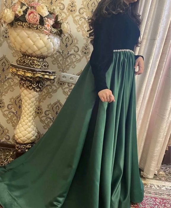 Toy va tadbirlar uchun zamonaviy koylak