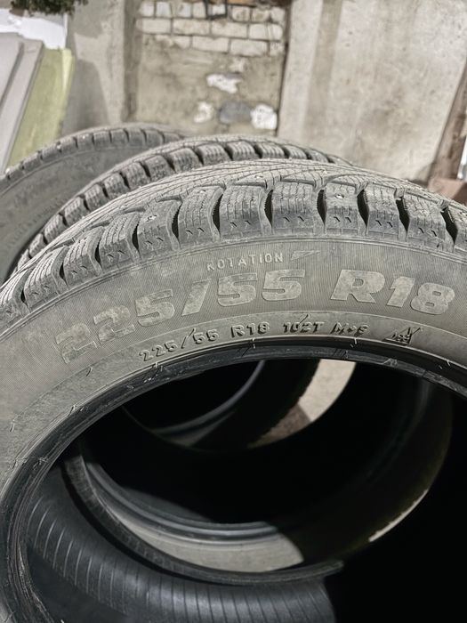 Зимние шины продам комплект