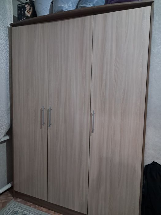 Продам шифонер 3х дверный