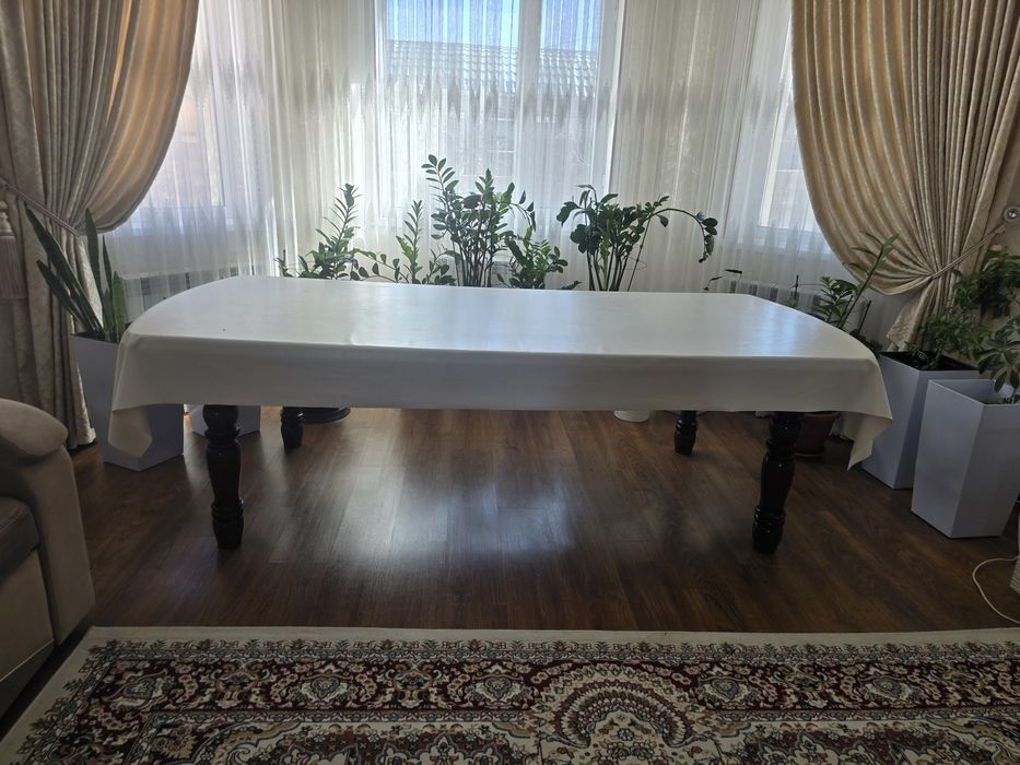 Продается стол для гостинной