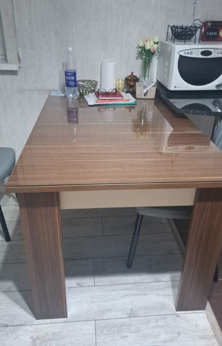 Крепкий и хороший стол