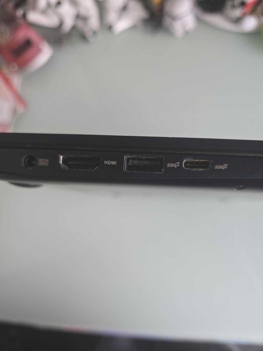 Продавам лаптоп Asus ZenBook 14 UX 434F