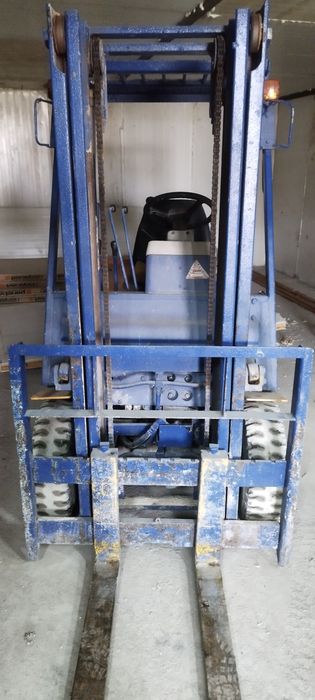 Погрузчик сатылат. Продается погрузчик