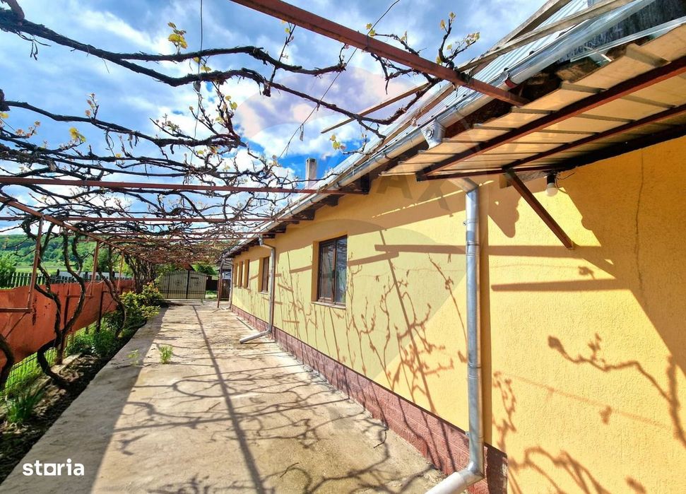 Casă cu 3 camere de vânzare