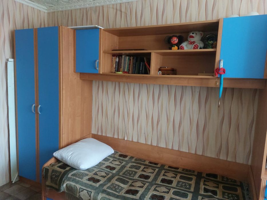 Продам детский гарнитур, стенку, кровать, уголок