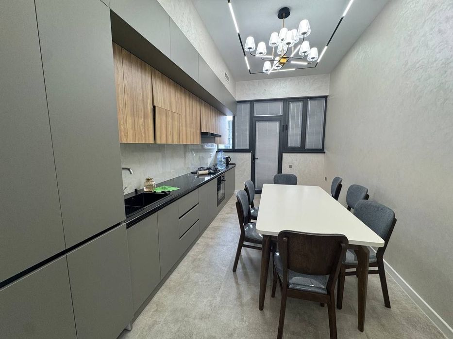 3 хонали квартира сотилади.