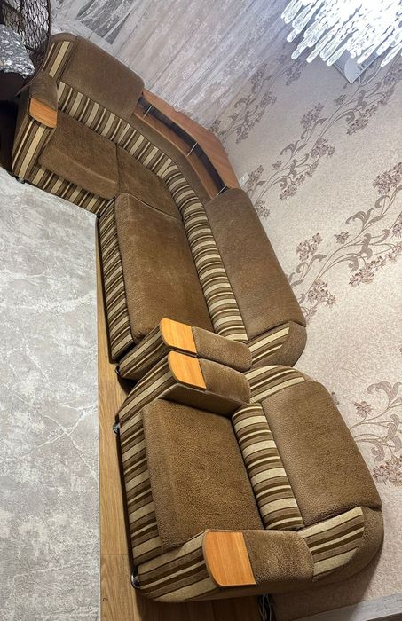 Отдам угловой диван и кресло