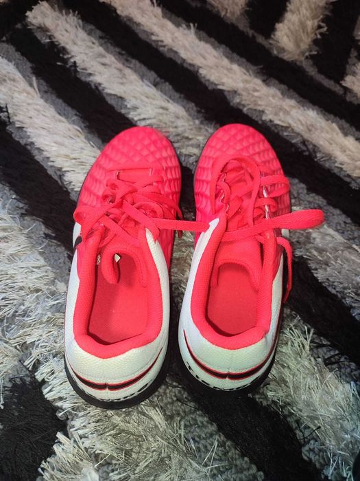 Ghete fotbal Nike culoarea rosie marimea 38