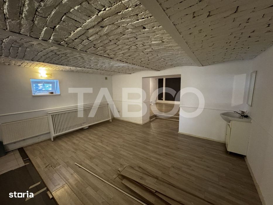 Spatiu comercial de inchiriat 4 camere 85 mpu Central Sibiu