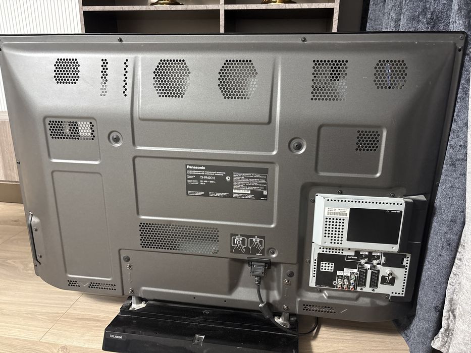Телевизор Panasonic TX-PR42C10