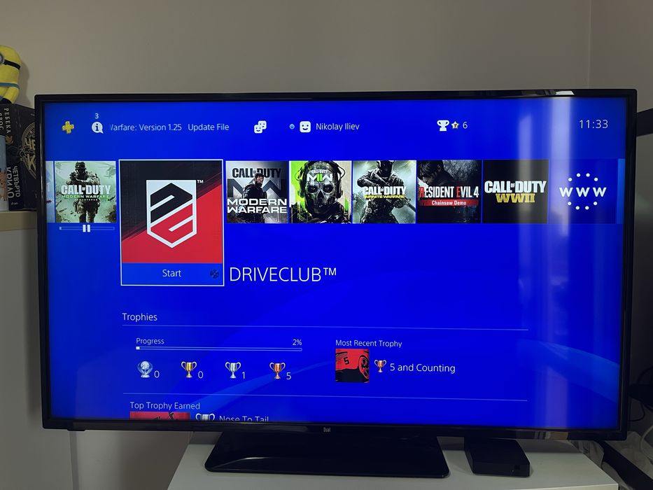 PS4 Pro 1TB комплект + 2 джойстика + стойка и охлаждаща станция.