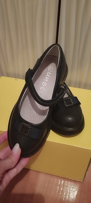 Продам обувь школьную