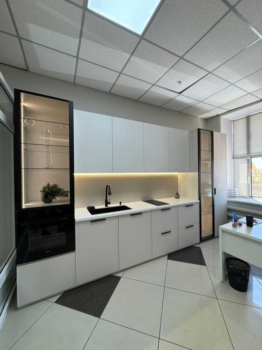 Кухонный гарнитур из шоу рума