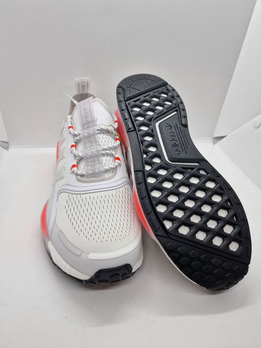 Adidas NMD V3 GX2089 nr. 39,40,40.5,45 Bacau • OLX.ro