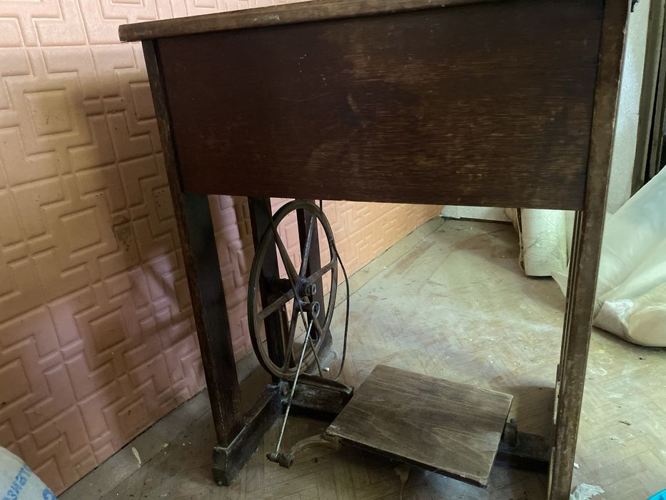 Машинка швейная ножная