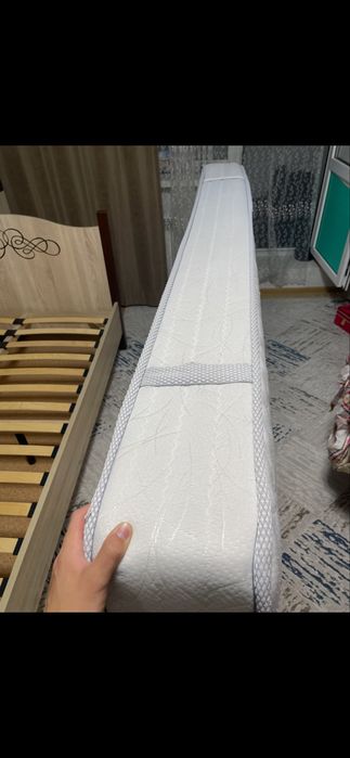 Продам кровать с матрасом 1,5 спальную