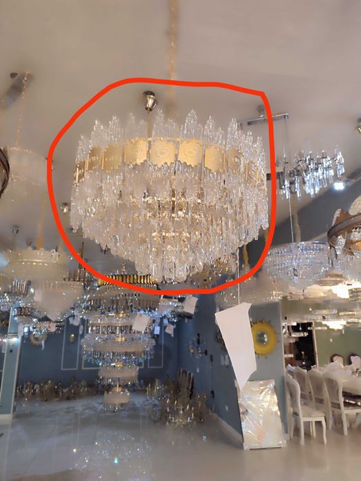 Продам срочно красивую люстру