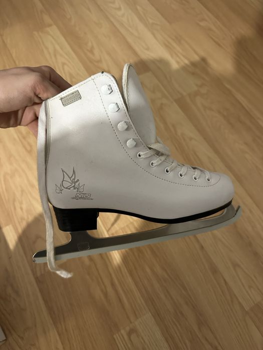 Patine de damă marimea 38