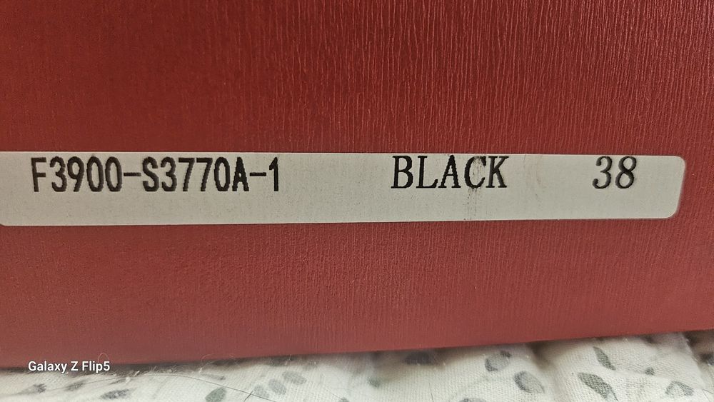 Нови страхотни обувки, 38 номер