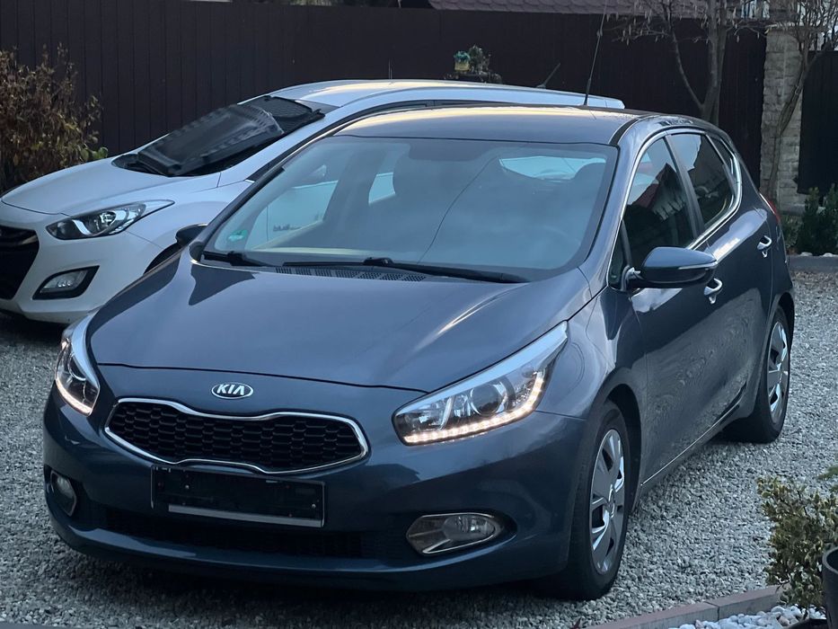Kia Ceed 1.6 CRDI - Volan incalzit - camera - navi - xenon