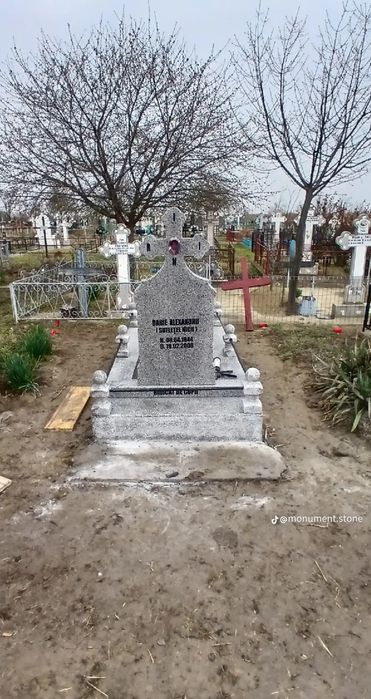 Cripte, Monumente, Capace, Borduri,