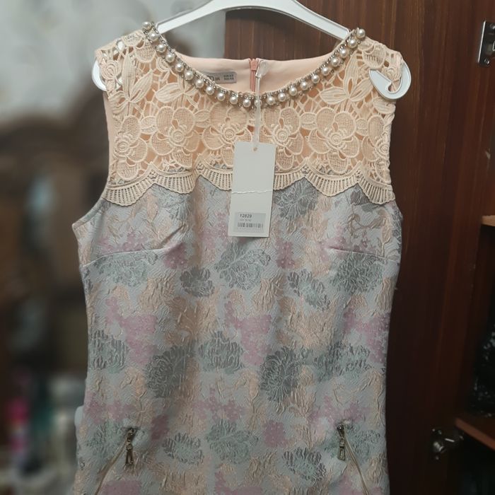 Розовое платя на лето