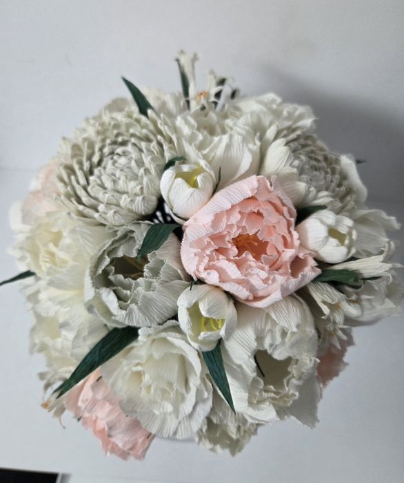 Flori / buchete/ aranjamente handmade din hartie creponata  - delicate, elegante si mereu proaspete