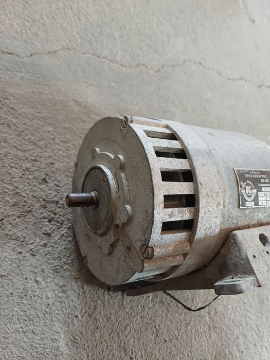 Двигатель  моторчик