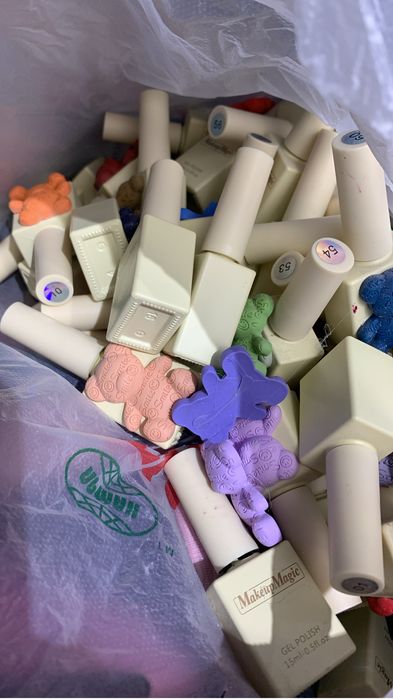 Продам лаки 60 штук