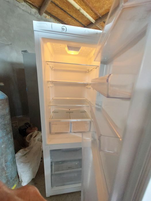 Индезит холодильник продам