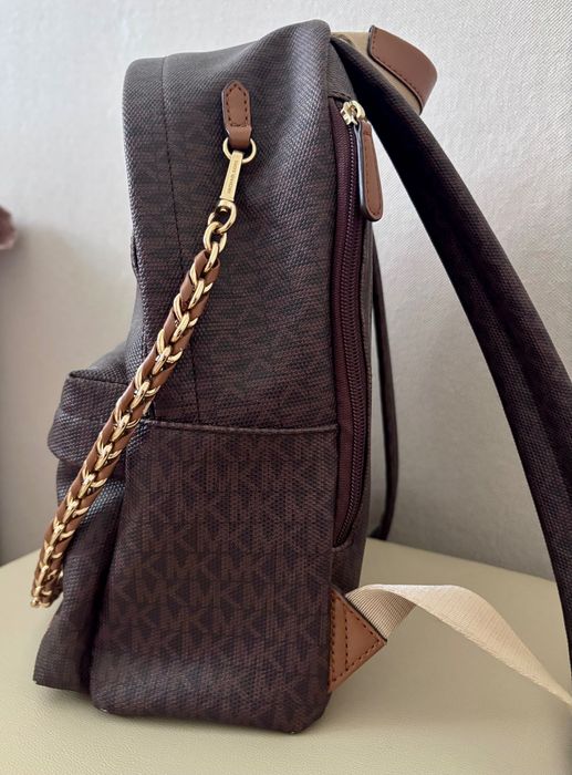 Раница Michael Kors в отлично състояние с красив дизайн