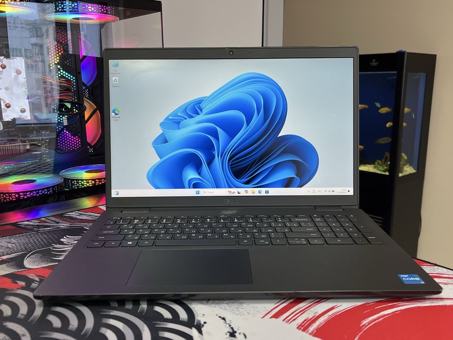 Ноутбук  Dell Latitude 3520 / Core i3-11th Gen / 8GB RAM / 256GB SSD