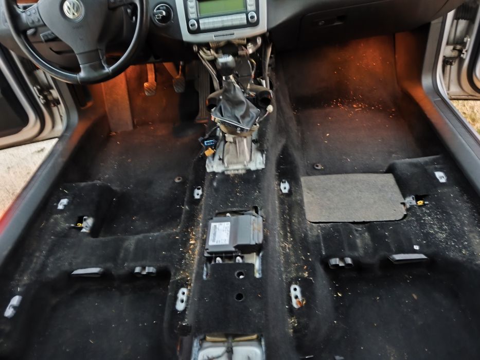 Mochetă podea interior pe negru Volkswagen Passat B6 2005-2010