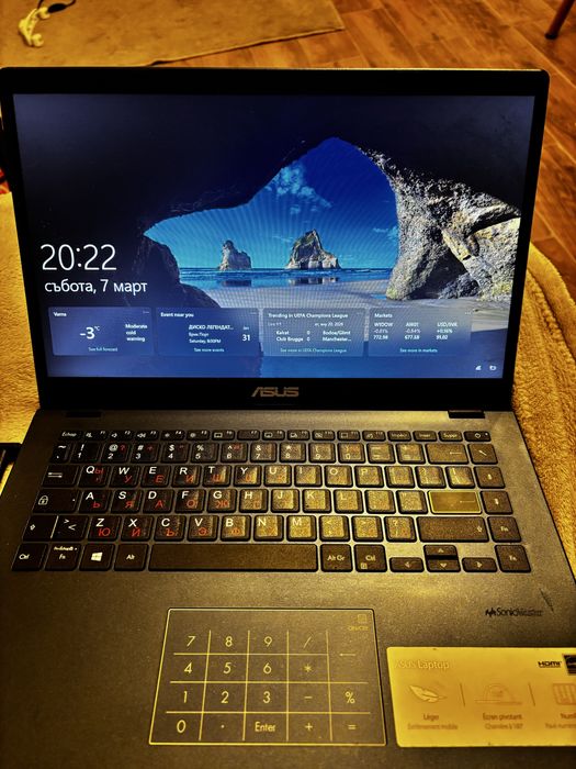 Лаптоп ASUS R429M