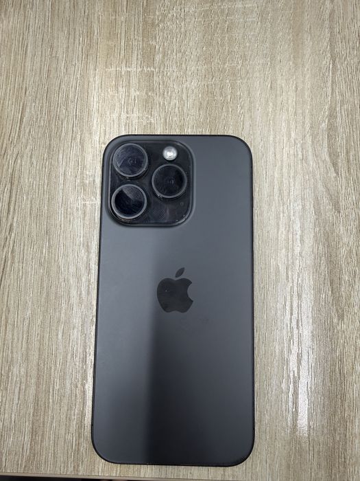 Iphone 15 pro qora