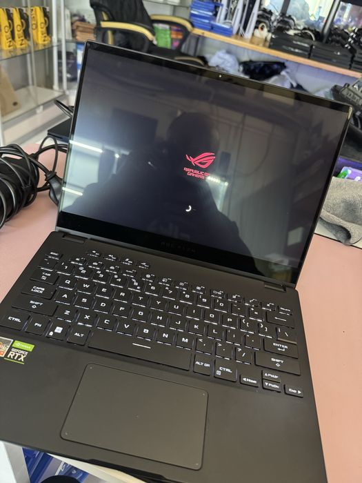 ASUS ROG Flow X13 2 în 1, Ryzen 7 6800HS, 16GB, RTX 3050, 512GB