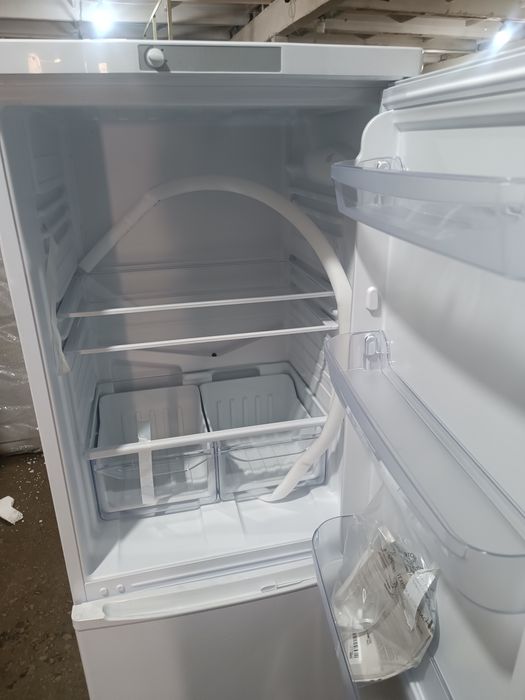 Холодильник Indesit