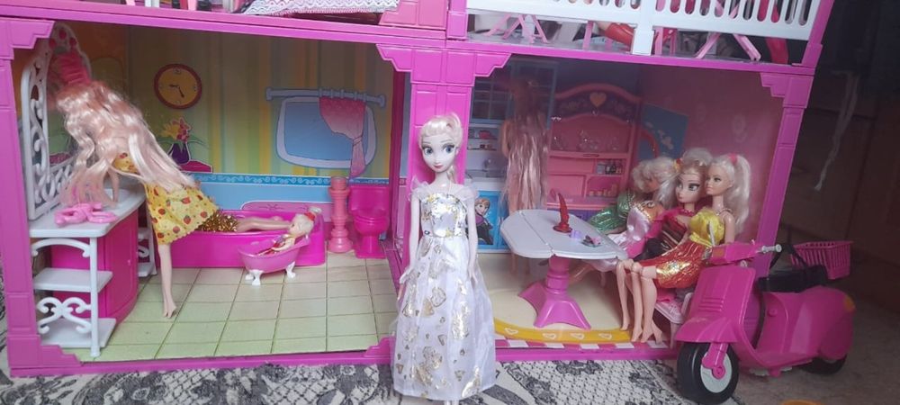 Домик для Барби с мебелью