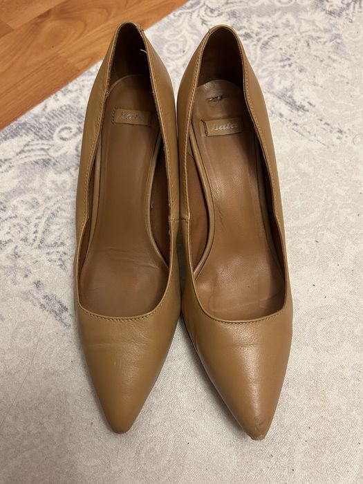 Pantofi crem cu toc Bata