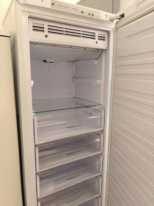 Продам морозильную камеру